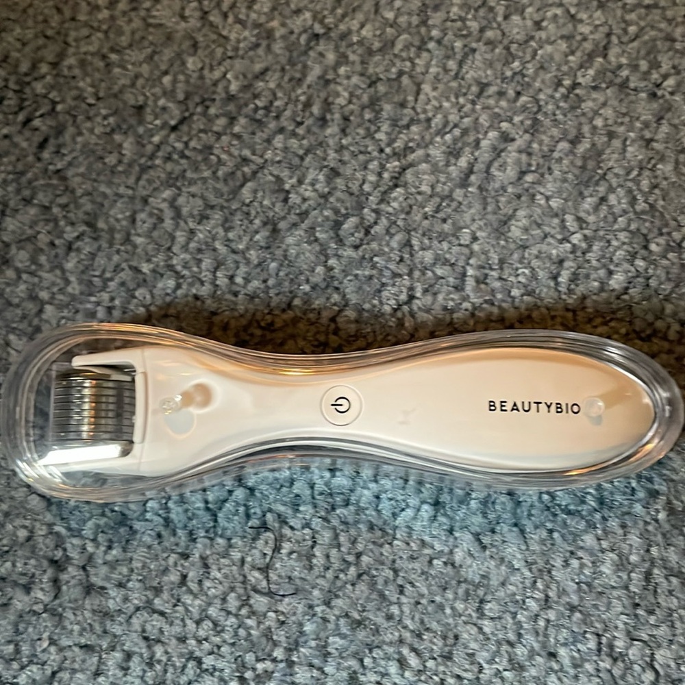 Beauty Bio GloPro Microneedling Tool